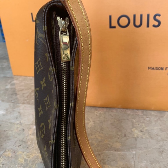 ❤️❤️SOLD❤️❤️Louis Vuitton cabas sling - Picture 6 of 11